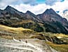 Shutteln – pedalieren – tragen. Doch wenn der Trail-Einstieg im Aostatal mal erreicht ist, steht dem Mont-Blanc-Panorama nichts mehr im Wege. Und einer episch langen Abfahrt erst recht nicht.