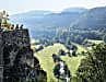 Die Ruine Neideck ist eine der zahlreichen Burgen, denen man auf Tour in der Fränkischen Schweiz begegnet. Mit Blick übers Wiesenttal.