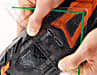 Ausrichten Mit Hilfe eines Geodreiecks lassen sich die Cleats nun in den Langlöchern der Schuh-sohlen so verschieben, dass sie genau auf der vorher markierten Position unter den Ballen liegen.