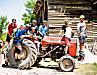 Kein Freiluftmuseum für Oldtimer: Der Besitzer dieses Traktors gehört hier zu den modernen Bauern. 