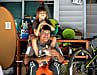 Familienmensch: Brett Tippie daheim in Vancouver mit Töchterlein Jessamy und Katze Mouse.