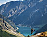 Auf dem Rollercoaster-Ride kann man abheben und dabei einen Sprung in den Lago di Livigno vortäuschen.