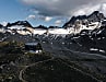 Grandiose Alpenarena: Die Kesch-Hütte liegt auf 2625 Meter am Fuße des Piz Kesch und des Porchabella-Gletschers.