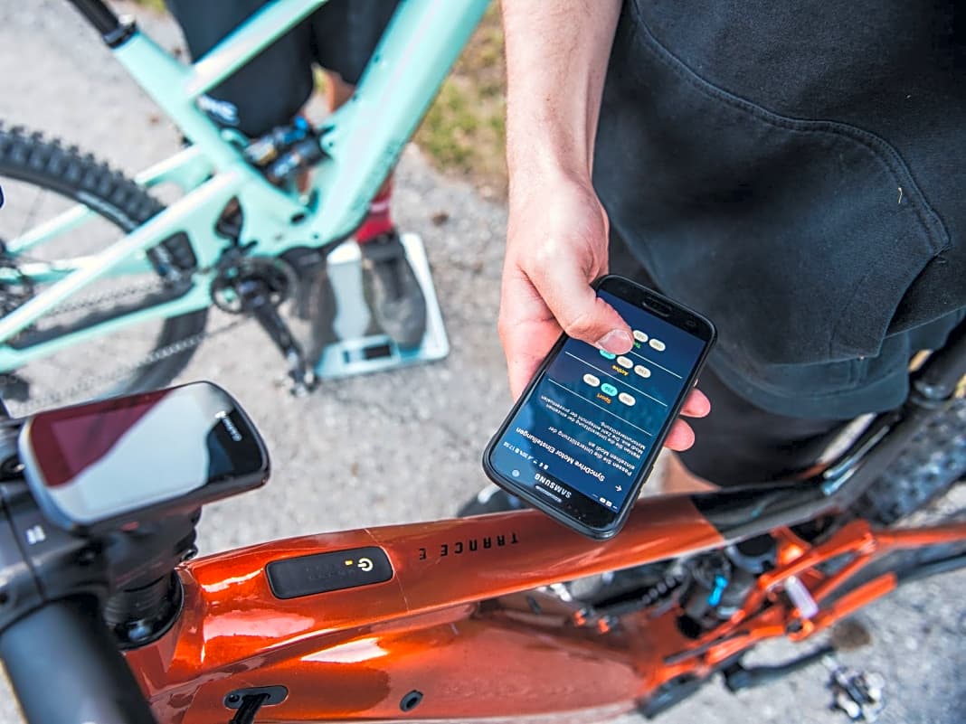 Mit der Feineinstellung via App konnten wir die  Bikes für die Dis­tanzen zwischen unseren Power- Anstiegen auf einheitlichen Motor-Output angleichen.