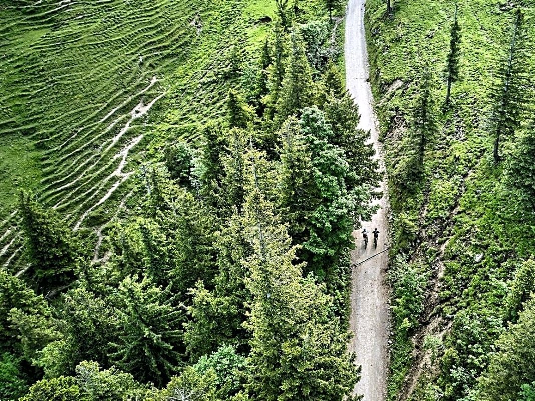 Aschau: Gori-Alm-Runde - Obwohl sich im Chiemgau, gerade an der Kampenwand, viele Wanderer tummeln, dürfen Biker hier die Trails befahren. Dienstags: Mountainbiker-Grillabend auf der Gori Alm!