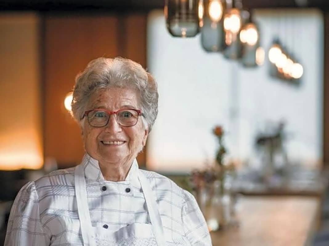 Oma Rita Pomella entstammt einer Obstbauernfamilie. 1962, mit 27 Jahren (und "noch ohne Mann"), errichtete sie in Eigenregie das erste Hotel am Ort. Bei allem touristischen Weitblick hätte sie sich niemals träumen lassen, dass ihr Traminerhof einmal hauptsächlich (E-)Biker beherbergen wird.