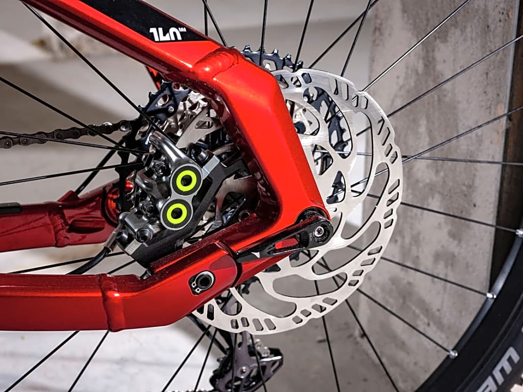 Maguras kräftige MT7 gepaart mit einer 203-Millimeter-Bremsscheibe sollte das Bike auch auf langen Abfahrten sicher zum Stehen bringen.