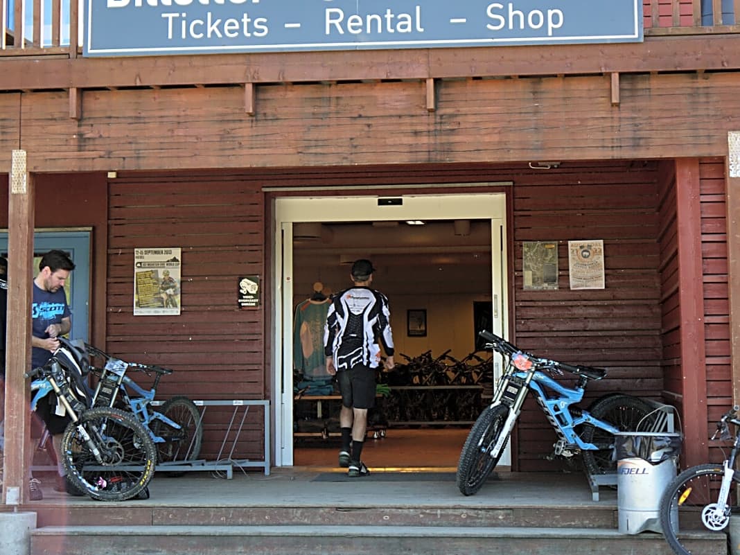 Bikepark Hafjell, Norwegen: Im Bikeshop warten 150 neue Scott "Gambler" auf Mieter. Tagespreis inklusive Schutzbekleidung: 93 Euro