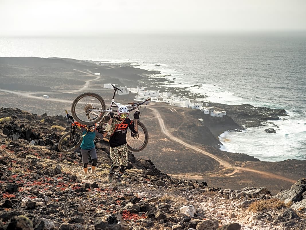 Hike your Bike: Auf Lanzarote muss man sich viele Abfahrten selbst erbuckeln.