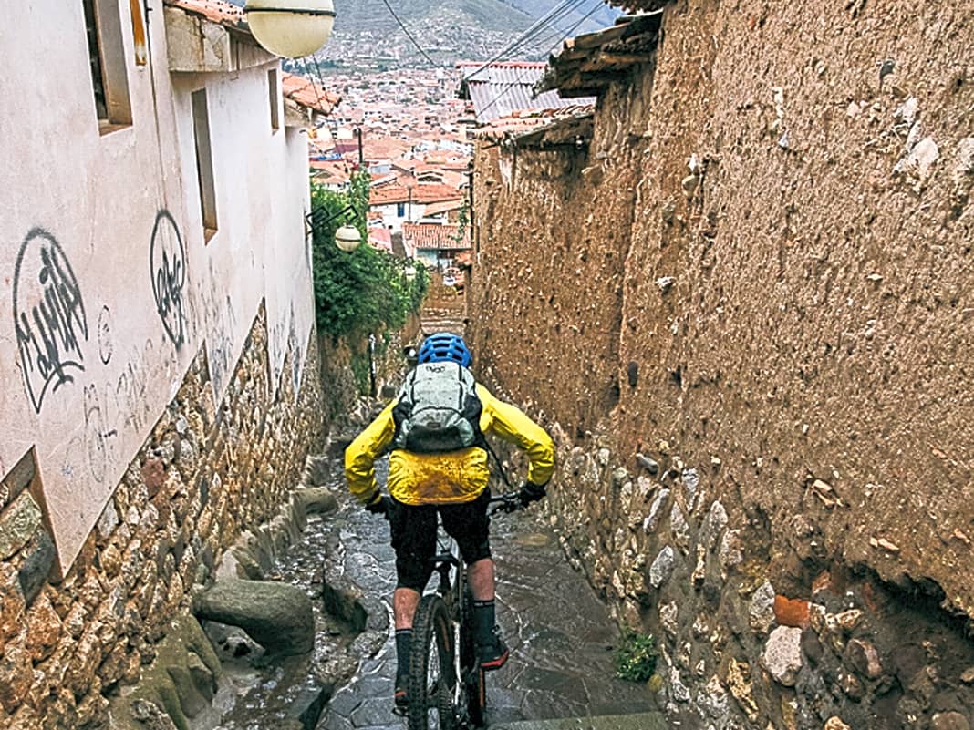 In Cusco musste ich die alten Treppen und Kopfsteinplastergassen natürlich mit dem Bike unsicher machen, ich Spielkind.