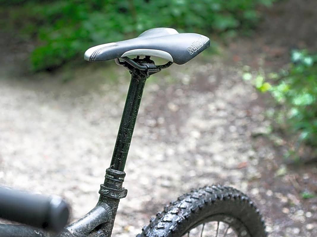 Transalp Summitrider X12 AM Ltd.: Geschmeidige Funktion, ergonomische Fernbedienung: Die Bike-Yoke-Stütze arbeitet überzeugend.