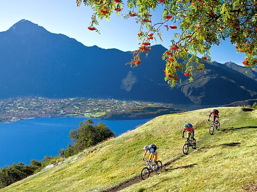 Die Berge um den Comer See sind grüner als am Gardasee. Die Anstiege teils steil und die Pfade noch jungfräulich ruppig. Mountainbiker fahren hier noch nicht lang durchs Landschaftsbild.
