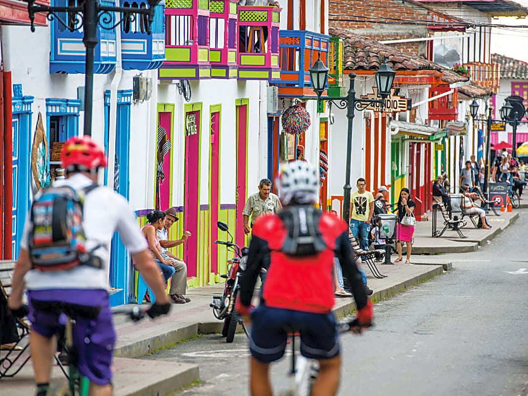 In den Straßen des Örtchens Salento stehen noch Häuser im kolumbianischen Stil.
