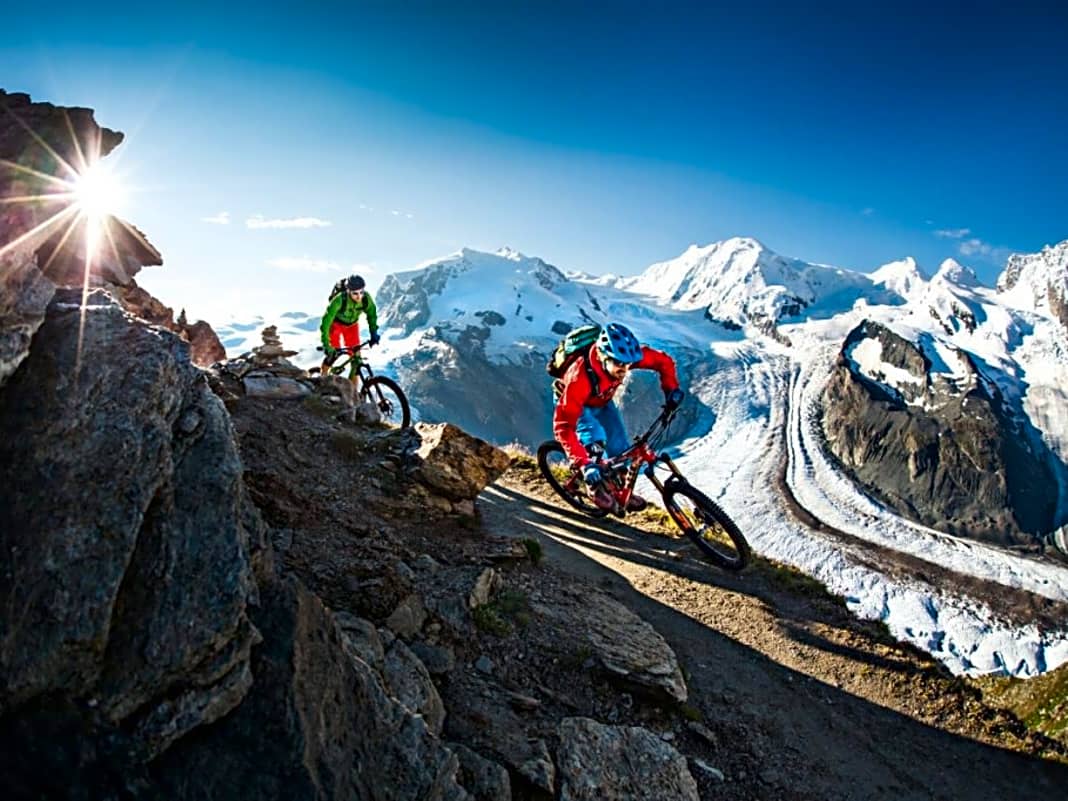 Die Haute Route gilt unter Skitourengehern als die „Königin der Durchquerungen“. Auch mit dem Bike gibt es eine Route von Chamonix nach Zermatt.