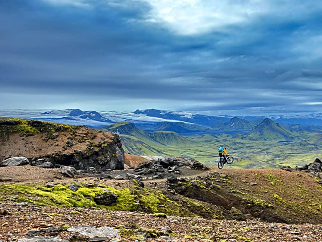Eben haben sich die Augen noch am Anblick der bunten Berge von Landmannalaugar gelabt, da öffnet sich diese Aussicht.