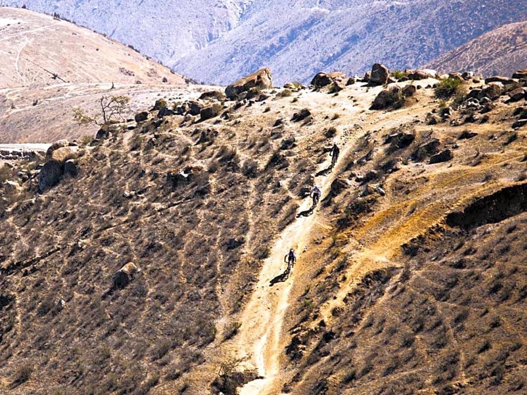 6. Peru - Olleros-Trail: Die längste Trail-Abfahrt der Welt. Der Olleros-Trail befindet sich über den Dächern von Perus Hauptstadt Lima. Auf eine dreistündige Shuttle-Auffahrt folgt ein staubiger Inca-Trail mit einer 3353 Tiefenmeter langen Abfahrt. www.sacredrides.com