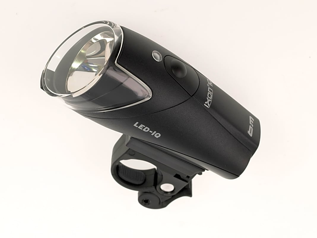 STRASSEN-LED

StVZO-zugelassene LED-Lampen erreichen, wie die „Ixon“-Serie, bis zu 50 Lux Helligkeit, eignen sich zum Biken im Wald aber nur bedingt. Preis: 79 Euro, www.bumm.de
