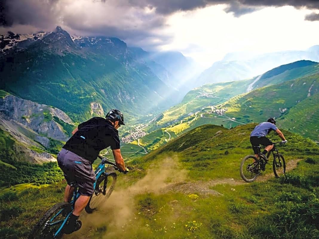 La Grave – für Kenner: Im Do-it-yourself-Revier der Freeskier basteln sich Biker auch ihre Epic-Runden selbst zusammen. In dieser Region der Hautes-Alpes sind die Trails noch völlig naturbelassen und entsprechend anspruchsvoll.