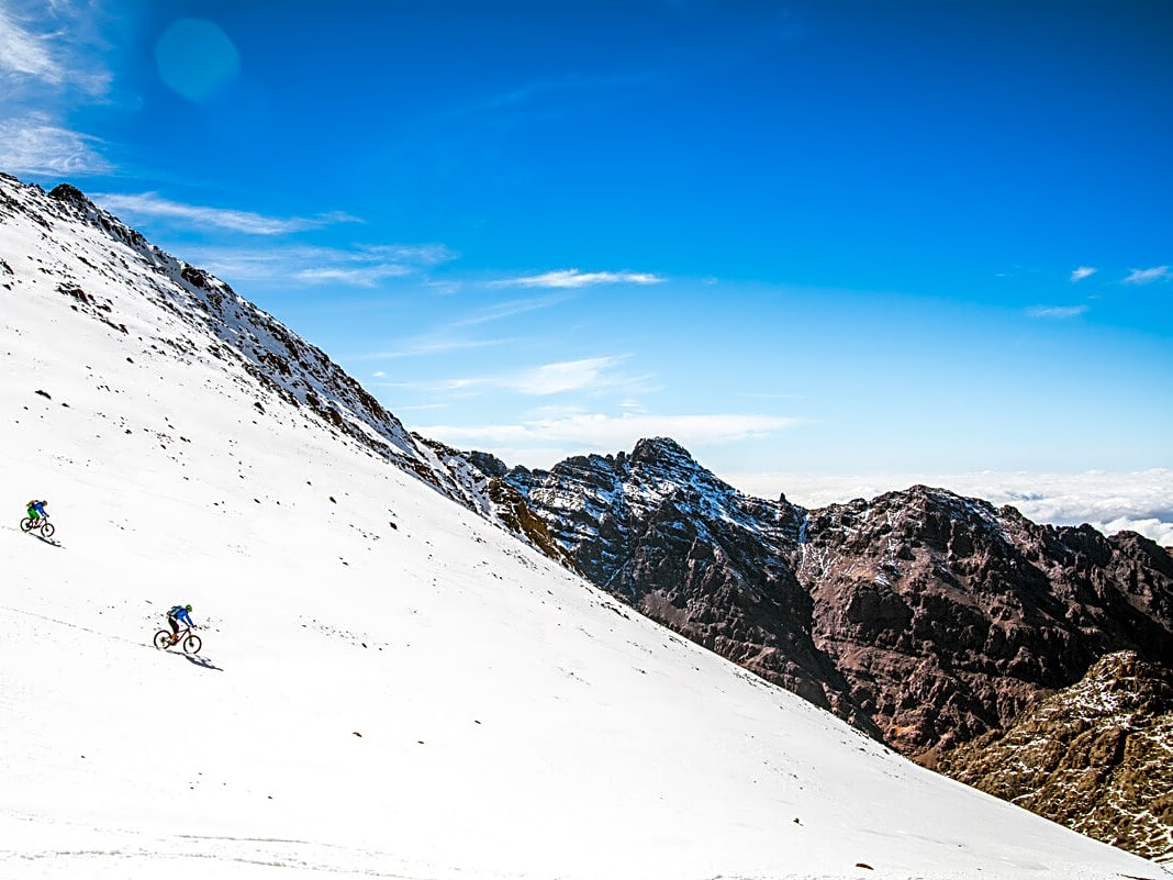 Afrika-Firn Der Schnee am Toubkal zieht ambitionierte Ski-Touren-Geher magisch an. Mit dem Bike ist das Weiß eher schwierig.