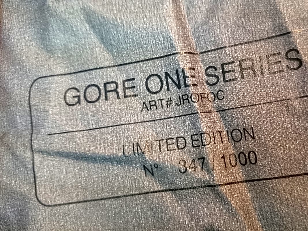 Wer eine Jacke aus der Gore One Serie ergattern will, sollte schnell sein. Es gibt lediglich 1000 Stück von diesem Federkleid.