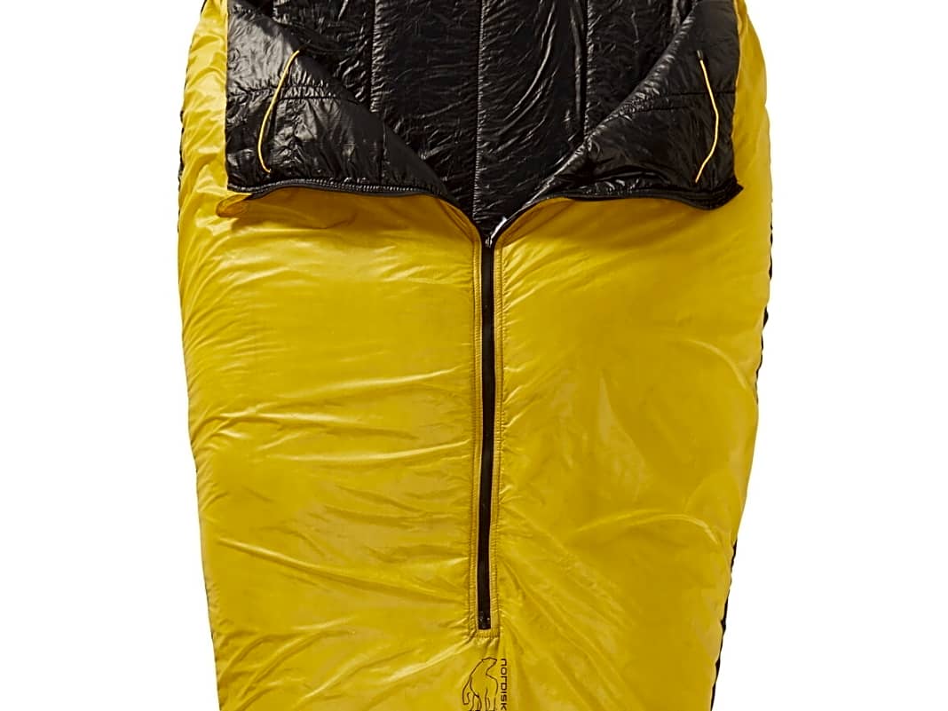Der Schlafsack Oscar +10 passt perfekt zur Isomatte und ist für mittlere Temperaturen ausgelegt.