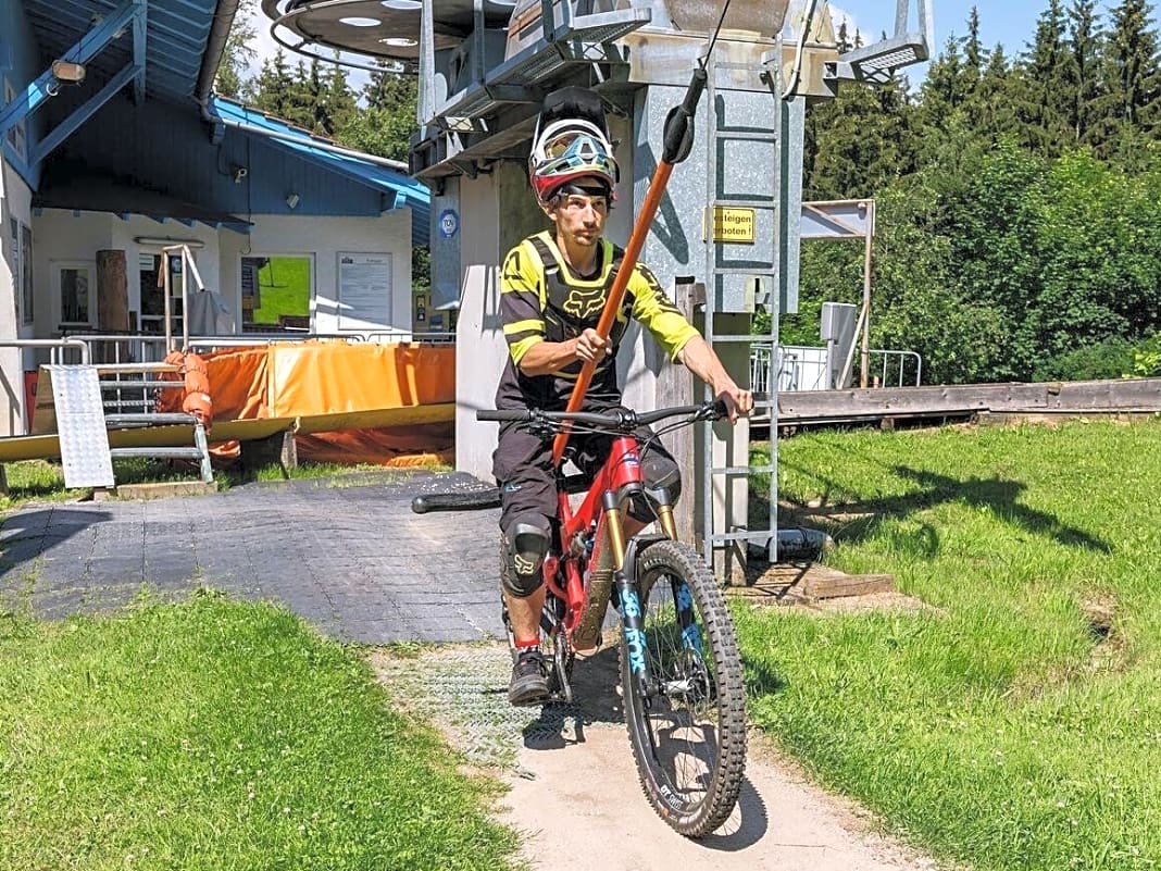 So klappt Schleppliftfahren im Bikepark