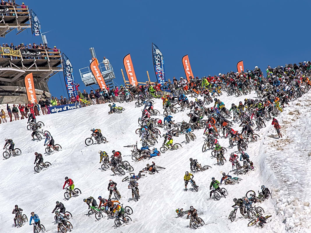Das wohl krasseste Enduro-Event der Welt: die Megavalanche vom 3300 Meter hohen Pic Blanc hinunter.
