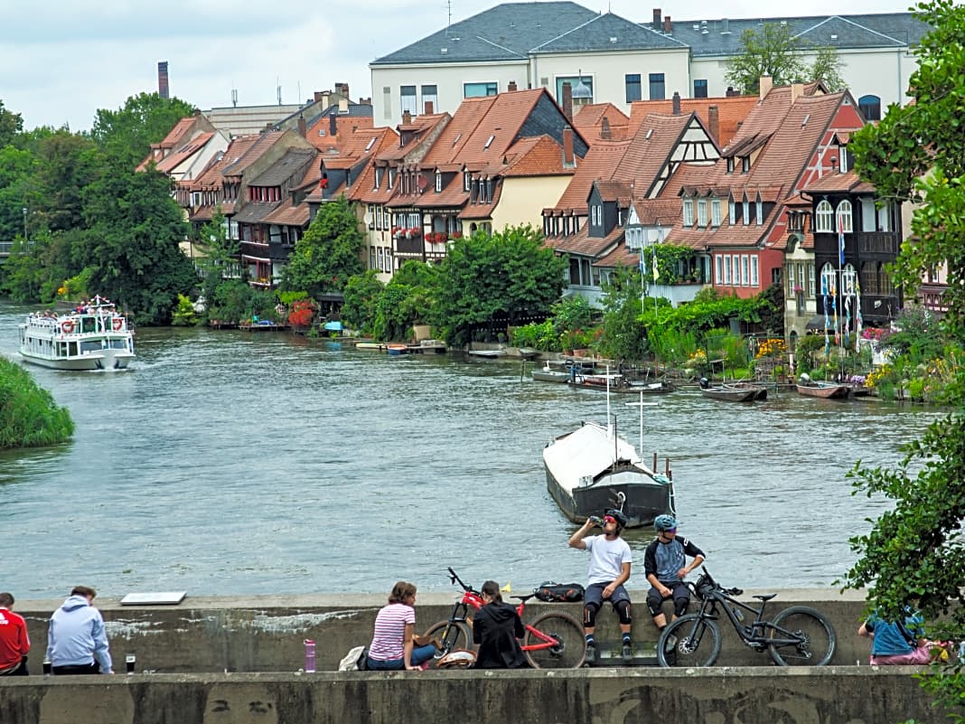 Mal Partymeile, mal stiller Touren-Begleiter – das Wasser der Regnitz bestimmt das Leben in Bamberg.