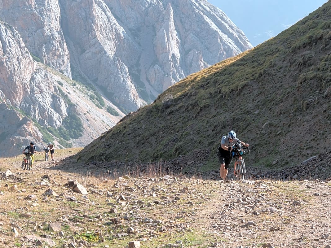 Die ersten 50 Kilometer im Rennen ging es nur bergauf bis zum Terek Pass auf 3200 Metern.