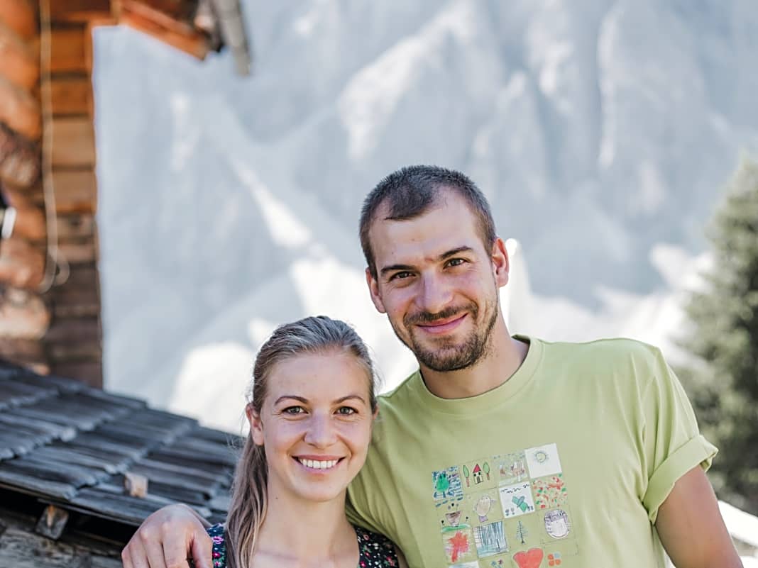 Noemi und Rafael Clara, das womöglich schönste Hüttengeschwisterpaar der Alpen, findet man auf der Ütia Ciampcios im einsamen Tal Lungiarü.