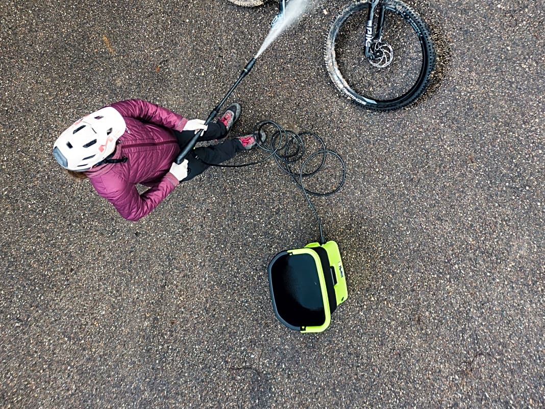 Stubenrein: Akku-Reiniger fürs Fahrrad