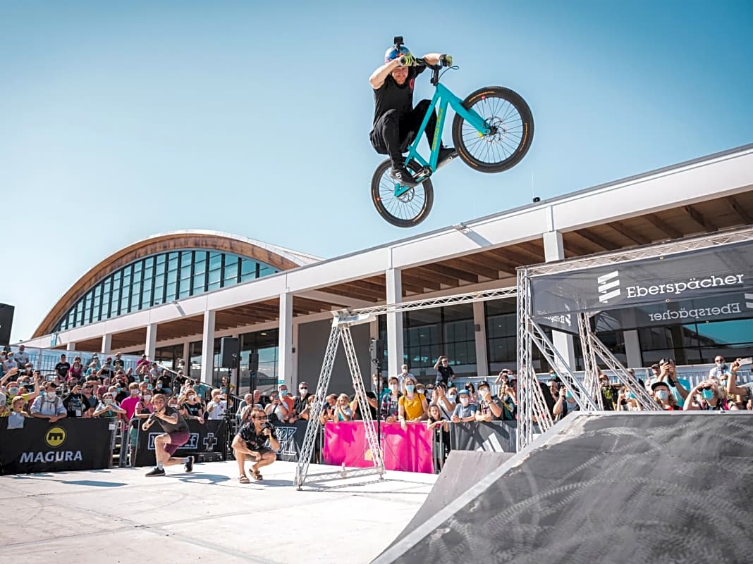 FMB Slopestyle Event und Drop and Roll-Show auf der Eurobike