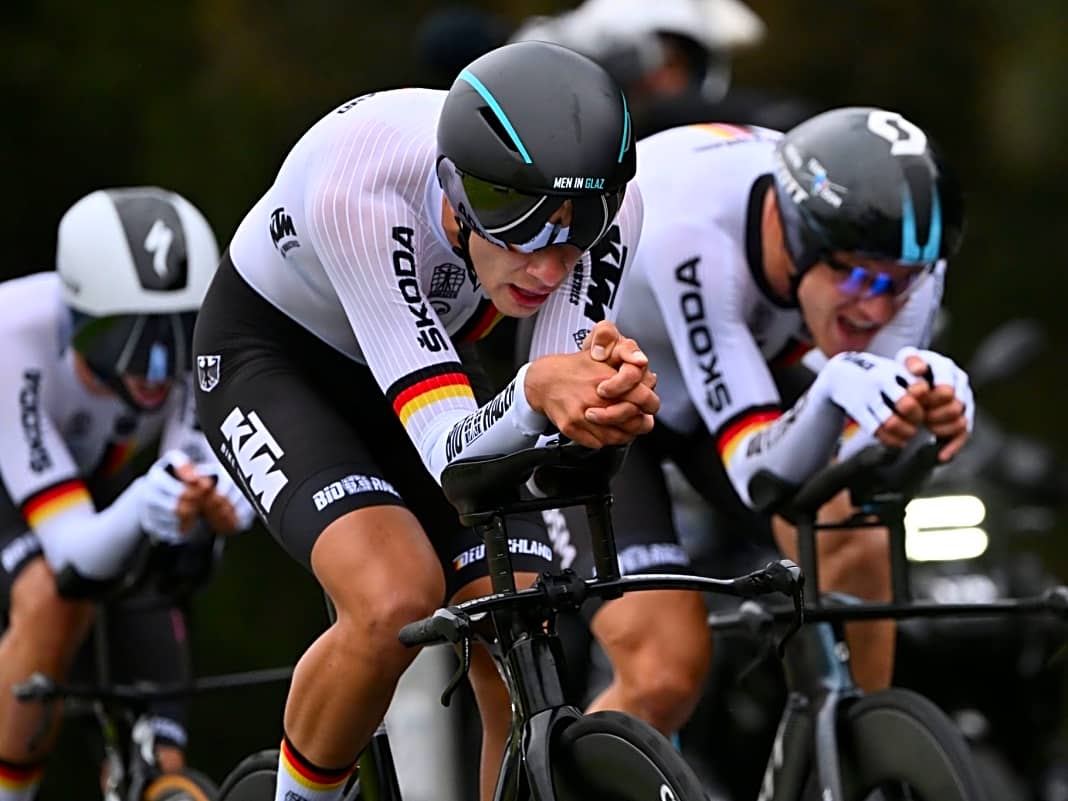 Deutschland verpasst Medaille im Mixed-Zeitfahren knapp - schwerer Sturz von van Vleuten