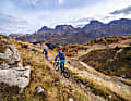 Die Trail-Abfahrt vom Pordoijoch nach Arabba gehört für Biker zum schönsten  Erlebnis auf der Sella Ronda: mal rau, mal sanft,  immer mit grandiosen Ausblicken.