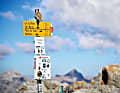 Ganz dezent, weil Biker und Wanderer in Graubünden gleichberechtigt sind: das "Rücksicht" – Schild am Piz Umbrail.
