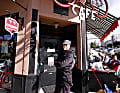 Das Velo Rouge Café, eines der angesagten Biker-Cafés. Gary kennt sie alle.