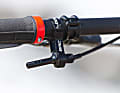 Der Hebel für Sattelstütze und Dämpfer-Remote kann dank Kugelkopf sehr vielseitig montiert werden. Mit einem Trigger-Hebel kann er ergonomisch nicht mithalten.