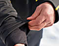 4. Gelungener Ärmelabschluss an der Mavic-Jacke: Ein eingenähter Strumpf schließt die Ärmel winddicht ab. Handschuhe passen aber noch gut zwischen Strumpf und Ärmel.