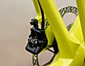 Für die nötige Verzögerung sorgt die Trickstuff Piccola Carbon. Die Bike Ahead Biturbo RS Carbon-Laufräder sind passend zur Rahmenfarbe lackiert.