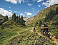 Motta-Val-Tasna-Trail: Trotz Seilbahneinsatz warten noch fast 500 Höhenmeter echter Uphillflow auf schönen Almpfaden.