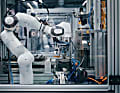 Die Roboter, die viele Produktionsschritte übernehmen, sind ebenfalls "made by TQ Systems".