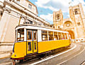  Mit der Tram 28 durch die Stadt bummeln  gehört    in Lissabon zu den Top-Ten-Highlights.