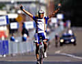 2000 wird er in Sydney Olympiasieger im Straßenrennen