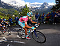 Giro d'Italia 2013: Nibali triumphiert erstmals bei der Italien-Rundfahrt. 13 von 20 Etappen fährt der Hai von Messina im Rosa Trikot, das er sich im Zeitfahren in Saltara holt. 
