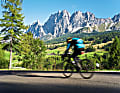 Schöner kann Rennrad fahren kaum sein: auf der Abfahrt vom Tre Croci, nördlich von Cortina d’Ampezzo.
