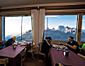 Den Frühstücksraum des Rifugio Auronzo teilt sich der Radler eher mit Kletterern und Wanderern.