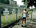  Raimund Dietzen (Team Teka) an der Berliner Mauer (Tour  de France 1987)