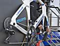 Das Team Groupama-FDJ wird von Shimano ausgesattet - die Dura-Ace Schaltgruppe und hochwertige Carbon-Laufräder sind Standard.