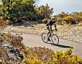 An der felsigen Westflanke des Cap Corse pendelt die Straße zwischen dem Meer und knapp 200 Metern Höhe 