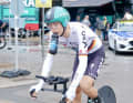 Im Rennen selbst setzten allerdings einige Specialized-Fahrer offensichtlich auf andere Gummis mit schwarzer Flanke, wie der deutsche Zeitfahrmeister Lennard Kämna vom Team Bora-Hansgrohe. Möglicherweise um auf dem verregneten Stadtkurs in Kopenhagen mehr Grip zu haben